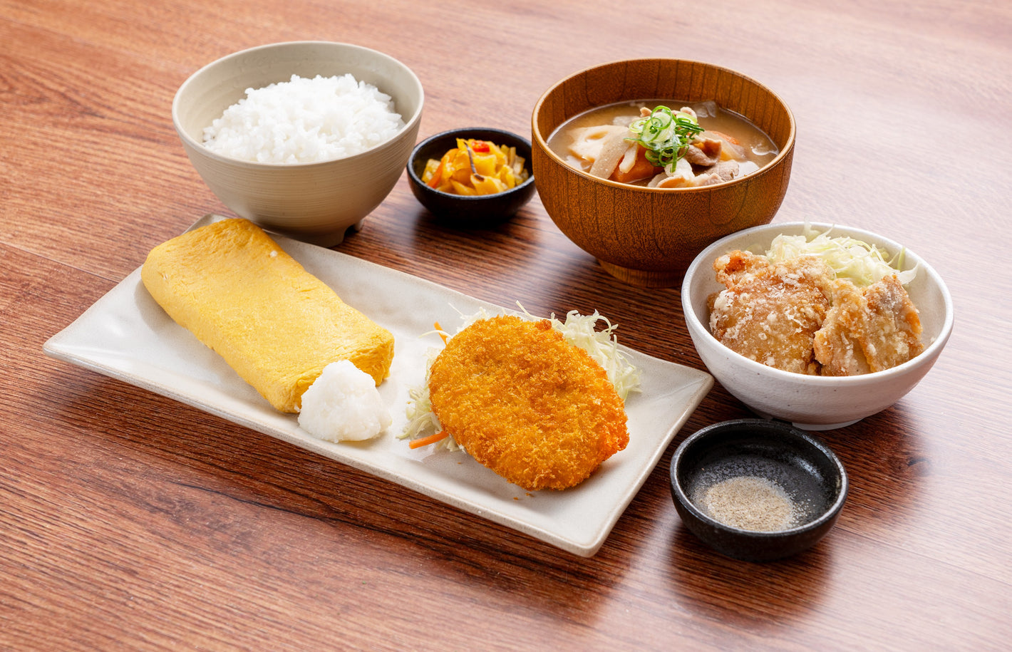 とんじるとたまごやきていしょく・からあげにこつき